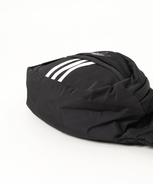adidas Originals(アディダスオリジナルス)の「スリーストライプ トレフォイルロゴ ボディバッグ CM3824(ボディバッグ/ウエストポーチ・メンズ・ブラック×ホワイト・F)」の4枚目の写真