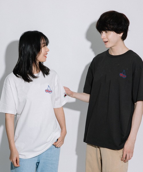 FRUIT OF THE LOOM(フルーツオブザルーム)の「ペロリンガールコラボTシャツ / 半袖 / カジュアル / バック / プリント / ユニセックス(Tシャツ/カットソー・メンズ・ホワイト/ブラック・M/L/XL)」の1枚目の写真