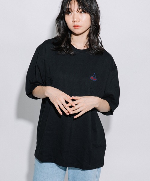 FRUIT OF THE LOOM(フルーツオブザルーム)の「ペロリンガールコラボTシャツ / 半袖 / カジュアル / バック / プリント / ユニセックス(Tシャツ/カットソー・メンズ・ホワイト/ブラック・M/L/XL)」の4枚目の写真