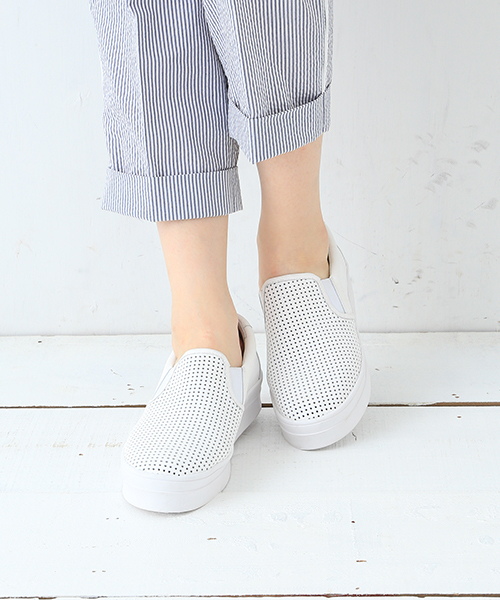 B:MING by BEAMS（ビーミングバイビームス）の「＜InRed 6月号掲載＞ビーミング by ビームス / プラットフォーム スリッポン（スニーカー・レディース・ホワイト/ブラック/ゴールド/その他・36/39/37/38）」の2枚目の写真