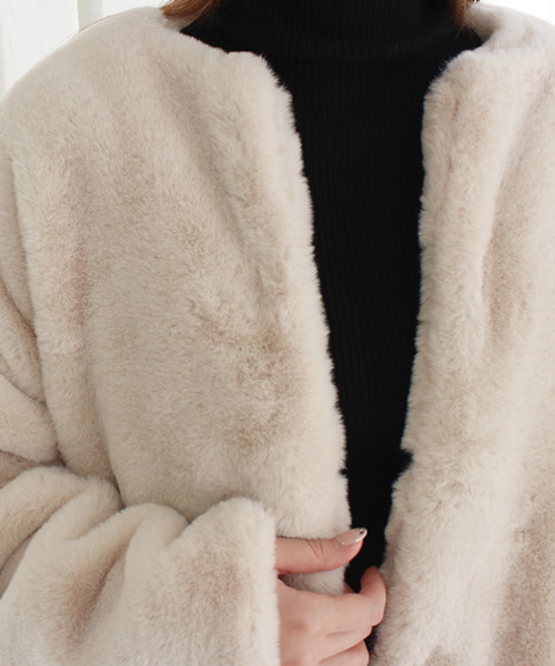MODE ROBE(モードローブ)の「ノーカラーショートファーコート(ノーカラーコート・レディース・アイボリー/ブラウン・FREE)」の5枚目の写真
