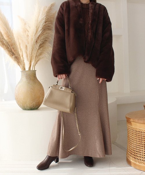 MODE ROBE(モードローブ)の「ノーカラーショートファーコート(ノーカラーコート・レディース・アイボリー/ブラウン・FREE)」の17枚目の写真