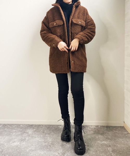 shopnikoniko(ショップニコニコ)の「ボアCPOジャケット(ブルゾン・レディース・ブラウン/グレイッシュベージュ・フリー)」の4枚目の写真