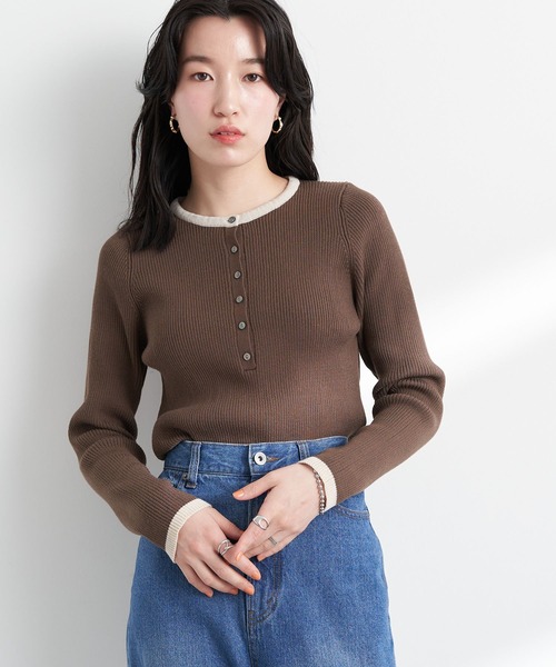 earth music&ecology（アースミュージックアンドエコロジー）の「ヘンリ-ネックリブニットプルオーバー＊（ニット/セーター・レディース・ブラック/サックスブルー/アイボリー/モカ・S/M）」の3枚目の写真