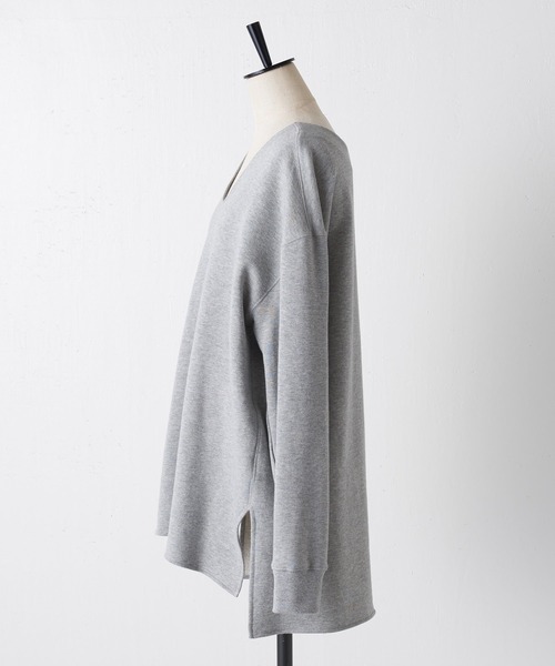 BEARDSLEY（ビアズリー）の「ハイネックなど重ねても使いやすい生地感 デコルテトレーナー（Tシャツ/カットソー・レディース・ホワイト/グレー/レッド・FREE）」の14枚目の写真