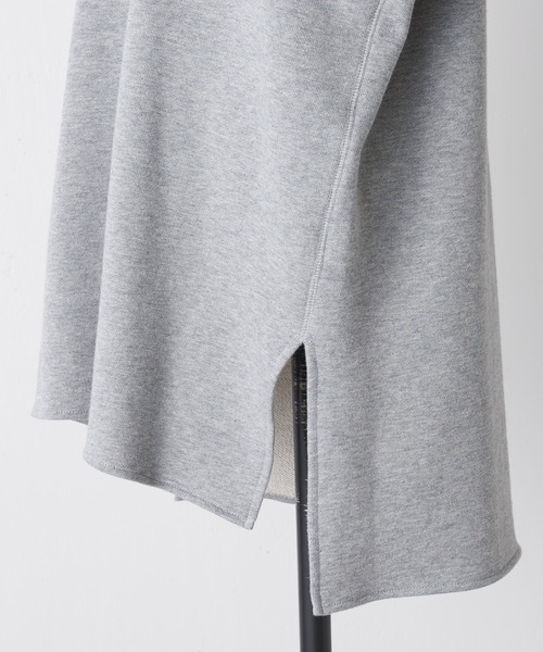 BEARDSLEY（ビアズリー）の「ハイネックなど重ねても使いやすい生地感 デコルテトレーナー（Tシャツ/カットソー・レディース・ホワイト/グレー/レッド・FREE）」の11枚目の写真