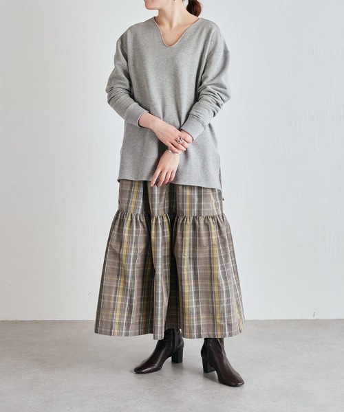 BEARDSLEY（ビアズリー）の「ハイネックなど重ねても使いやすい生地感 デコルテトレーナー（Tシャツ/カットソー・レディース・ホワイト/グレー/レッド・FREE）」の21枚目の写真