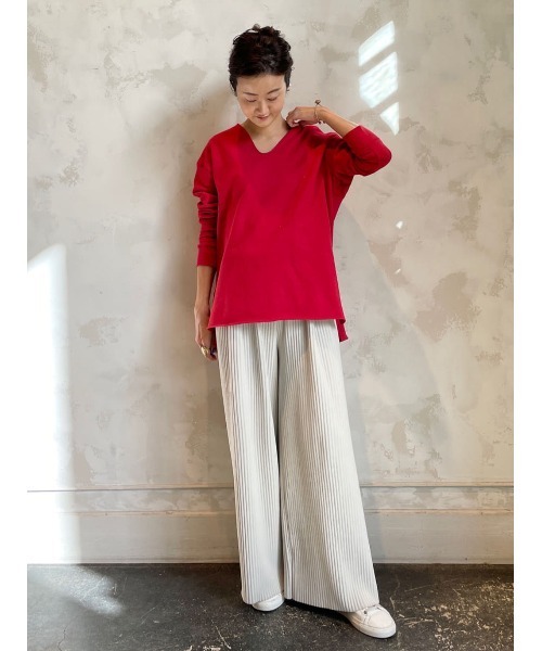 BEARDSLEY（ビアズリー）の「ハイネックなど重ねても使いやすい生地感 デコルテトレーナー（Tシャツ/カットソー・レディース・ホワイト/グレー/レッド・FREE）」の17枚目の写真