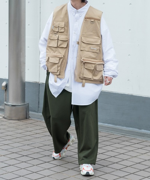 Perushu（ペルーシュ）の「オーバーサイズワンポイントシャツ（シャツ/ブラウス・メンズ・ライトブルー/ピンク/イエロー/ホワイト・LARGE/MEDIUM）」の7枚目の写真