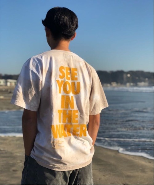 MAGIC NUMBER（マジック ナンバー）の「【MAGIC NUMBER】SEE YOU IN THE WATER TIE DYE S/S TEE-SHIRT（Tシャツ/カットソー・メンズ・グリーン/ベージュ/ブルー・X-LARGE/MEDIUM/LARGE）」の2枚目の写真