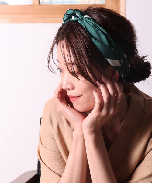 BAYBLO(ベイブロ)の「(CR)【ユニセックス】ドット 柄 プリント スカーフ(バンダナ/スカーフ・レディース・ブラック/ベージュ/ワイン/ホワイト/ネイビー/グリーン・ONE SIZE)」の4枚目の写真