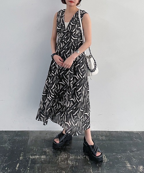 PAGEBOY(ページボーイ)の「リゾートプリントワンピース(ワンピース・レディース・オフホワイト/ブラック・FREE)」の11枚目の写真