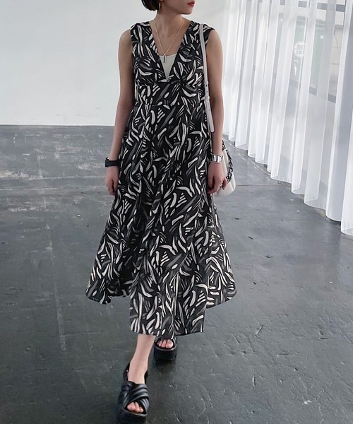 PAGEBOY(ページボーイ)の「リゾートプリントワンピース(ワンピース・レディース・オフホワイト/ブラック・FREE)」の9枚目の写真