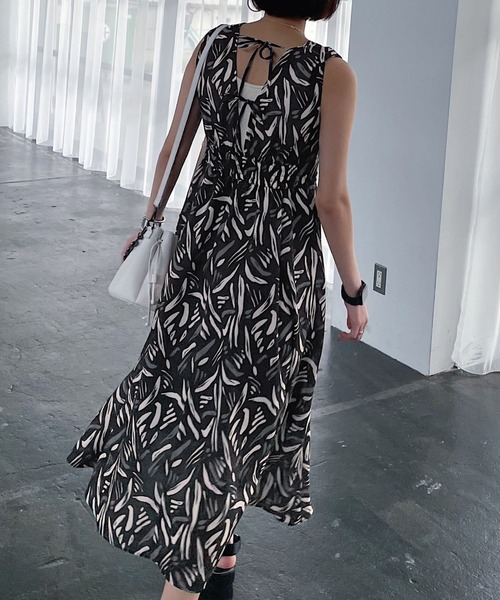 PAGEBOY(ページボーイ)の「リゾートプリントワンピース(ワンピース・レディース・オフホワイト/ブラック・FREE)」の5枚目の写真