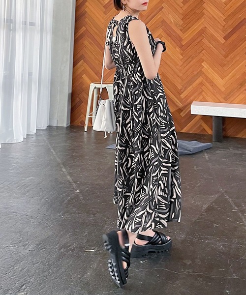 PAGEBOY(ページボーイ)の「リゾートプリントワンピース(ワンピース・レディース・オフホワイト/ブラック・FREE)」の3枚目の写真