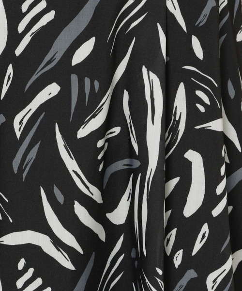 PAGEBOY(ページボーイ)の「リゾートプリントワンピース(ワンピース・レディース・オフホワイト/ブラック・FREE)」の4枚目の写真