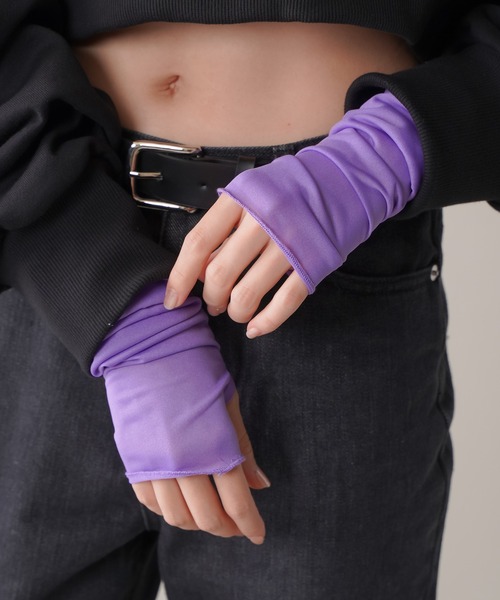 SPINNS(スピンズ)の「シアーカラーアームカバー(アームカバー・レディース・グリーン/パープル/ブラック/ホワイト・ONESIZE)」の4枚目の写真