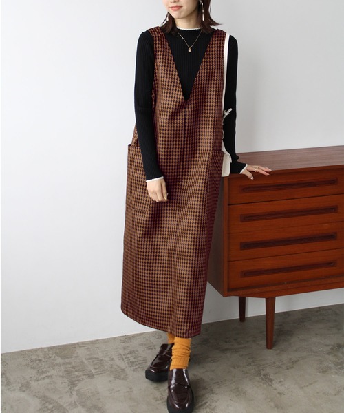 GeeRA（ジーラ）の「千鳥柄Ｖネックジャンパースカート（スカート・レディース・ベージュ/ブラウン・MEDIUM/LARGE）」の7枚目の写真