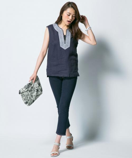 23区（ニジュウサンク）の「コルトレイクリネン ノースリーブブラウス（シャツ/ブラウス・レディース・ホワイト系/ネイビー系・40/38）」の4枚目の写真