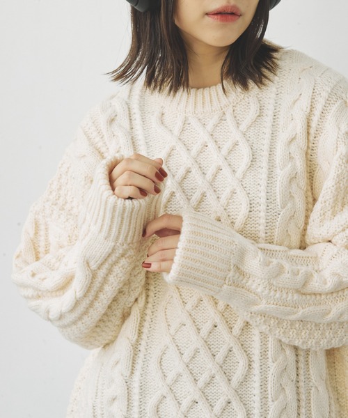 flaner（フラネ）の「Loose cable knit/ルーズケーブルニット（ニット/セーター・レディース・アイボリー/ブラウン・MEDIUM/LARGE）」の3枚目の写真