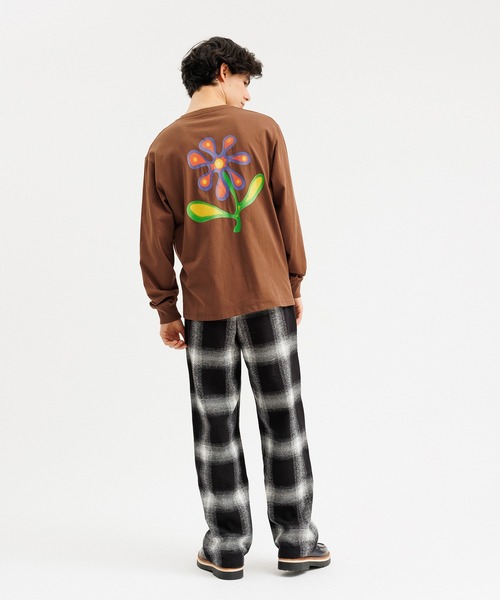Saturdays NYC(サタデーズ ニューヨークシティ )の「Airbrush Flower LS Tee(Tシャツ/カットソー・メンズ・ブラウン系その他2/ブルー・X-SMALL/S/XL/L/M)」の5枚目の写真