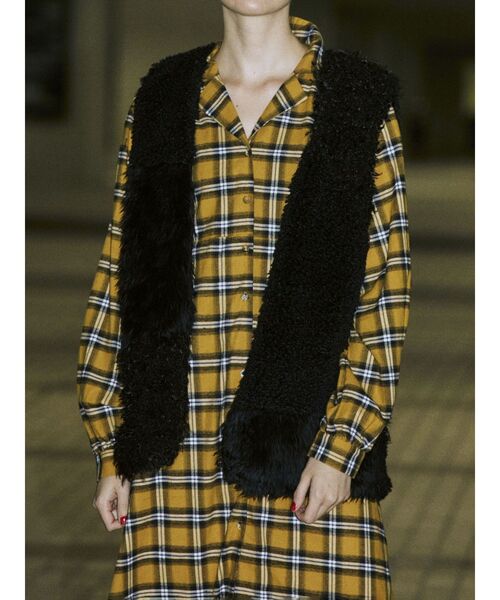 jouetie（ジュエティ）の「クレイジーファーベスト（ベスト・レディース・ブラック/アイボリー/その他1・MEDIUM）」の17枚目の写真