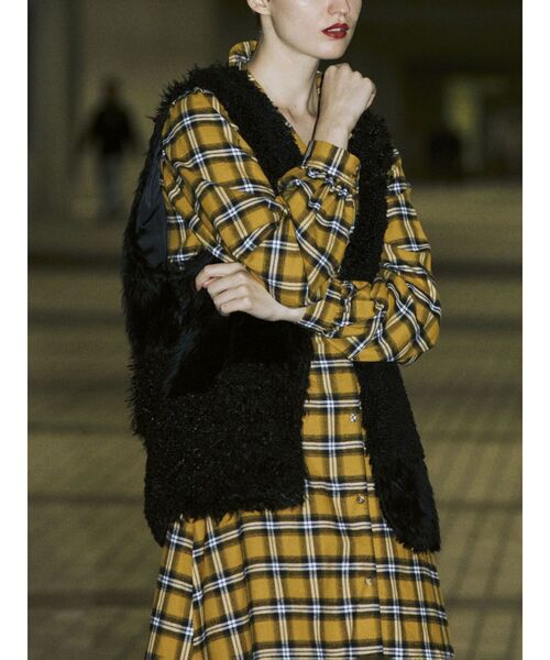 jouetie（ジュエティ）の「クレイジーファーベスト（ベスト・レディース・ブラック/アイボリー/その他1・MEDIUM）」の18枚目の写真