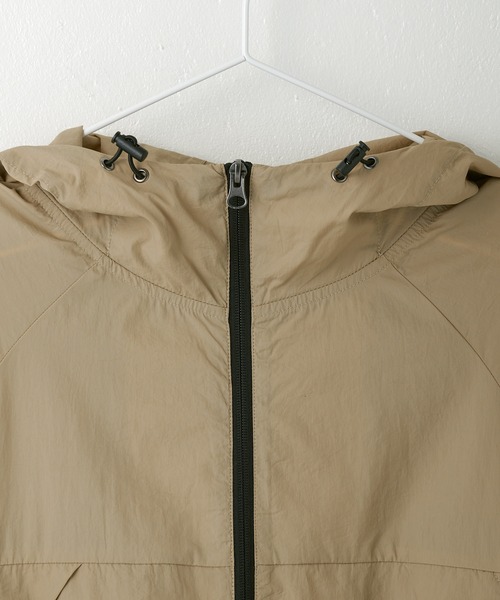 earthy(アーシー)の「【earthy_】マウンテンパーカー(パッカブル)(ナイロンジャケット・レディース・アイボリー/ブラック/ベージュ・FREE)」の20枚目の写真