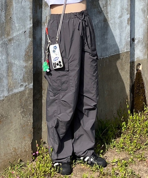 Snap club(スナップクラブ)の「【Snap club】ナイロンミリタリーカーゴパンツ(その他パンツ・レディース・ブラック/チャコールグレー/ホワイト・FREE)」の3枚目の写真