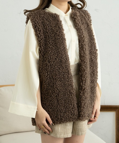 Ambre Neige(アンブルネージュ)の「プードルフェイクファーベスト/【WEB/EC限定商品】(ベスト・レディース・ダークブラウン/アイボリー/ライトブラウン・FREE)」の5枚目の写真