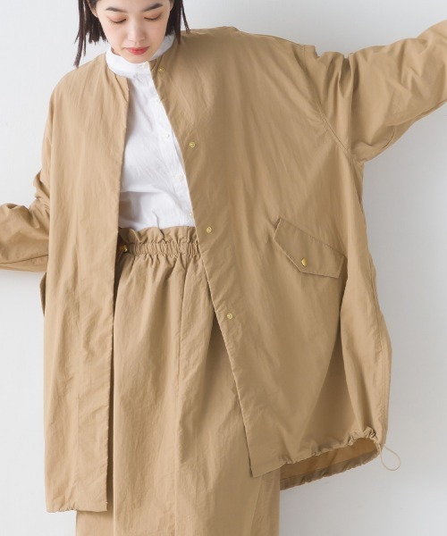 OMNES（オムネス）の「撥水加工ナイロンノーカラー裾ドローコードブルゾン（ブルゾン・レディース・ブラック/ベージュ/アイボリー/カーキ/グレイッシュベージュ/ライトブルー・FREE）」の4枚目の写真