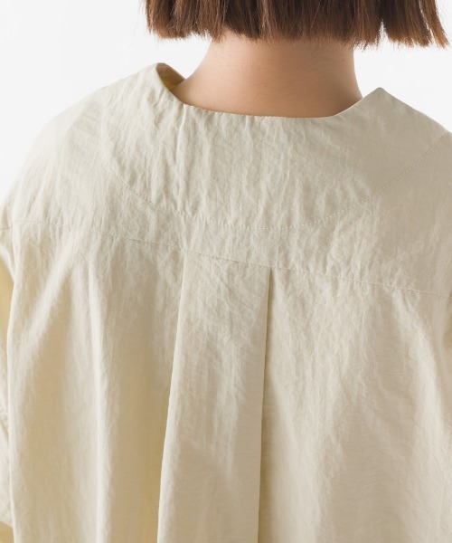 OMNES（オムネス）の「撥水加工ナイロンノーカラー裾ドローコードブルゾン（ブルゾン・レディース・ブラック/ベージュ/アイボリー/カーキ/グレイッシュベージュ/ライトブルー・FREE）」の12枚目の写真