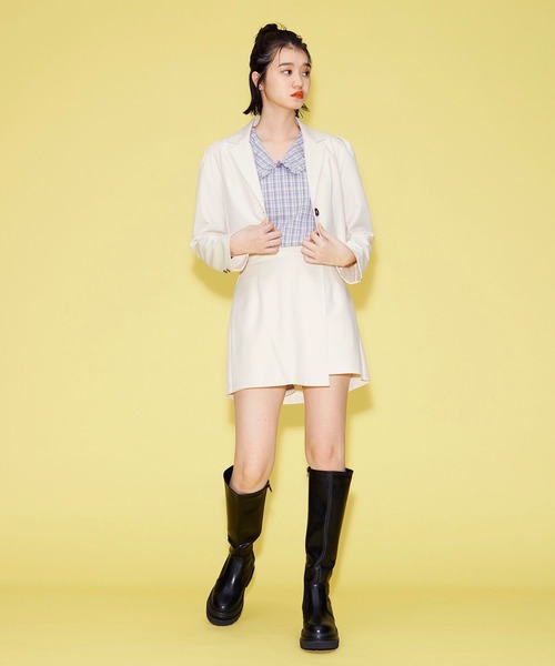 FOREVER 21（フォーエバー トゥエンティーワン）の「【FEMININE】コンパクトテーラードジャケット（テーラードジャケット・レディース・ブラウン系その他/ベージュ・MEDIUM/SMALL）」の4枚目の写真