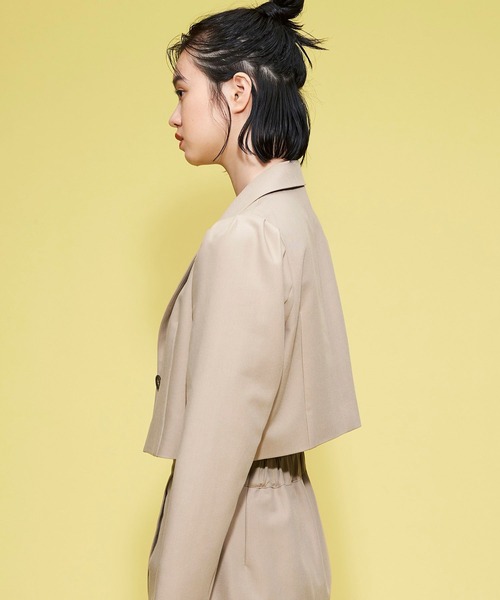 FOREVER 21（フォーエバー トゥエンティーワン）の「【FEMININE】コンパクトテーラードジャケット（テーラードジャケット・レディース・ブラウン系その他/ベージュ・MEDIUM/SMALL）」の5枚目の写真