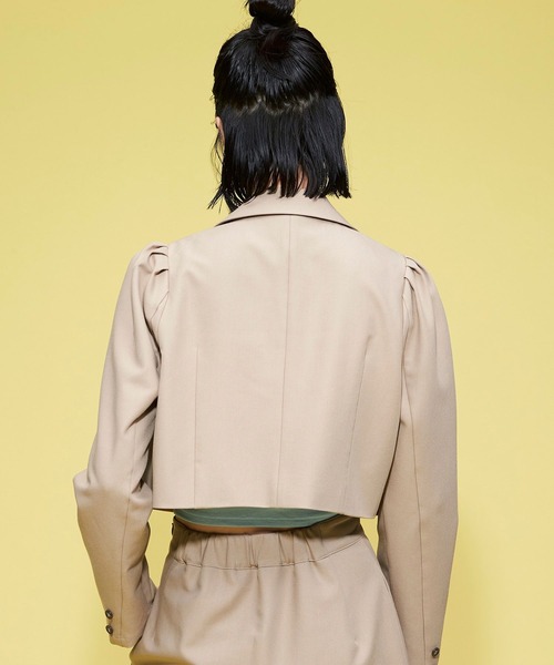 FOREVER 21（フォーエバー トゥエンティーワン）の「【FEMININE】コンパクトテーラードジャケット（テーラードジャケット・レディース・ブラウン系その他/ベージュ・MEDIUM/SMALL）」の6枚目の写真