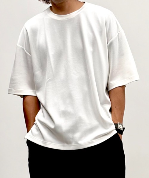 URBAN COLLECTION（アーバンコレクション）の「AIR smoosy エアスムージーサイドスリットクルーネックとろみTシャツ（Tシャツ/カットソー・メンズ・ホワイト/ライトグレー/ブラック/チャコール/グリーン/ネイビー・M/L/XL）」の2枚目の写真