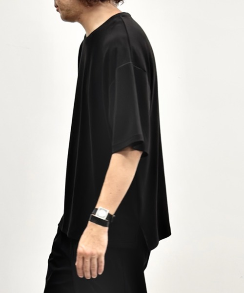 URBAN COLLECTION（アーバンコレクション）の「AIR smoosy エアスムージーサイドスリットクルーネックとろみTシャツ（Tシャツ/カットソー・メンズ・ホワイト/ライトグレー/ブラック/チャコール/グリーン/ネイビー・M/L/XL）」の3枚目の写真