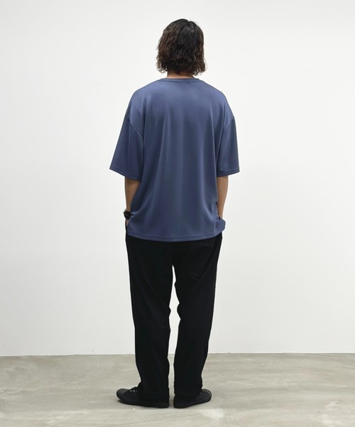 URBAN COLLECTION（アーバンコレクション）の「AIR smoosy エアスムージーサイドスリットクルーネックとろみTシャツ（Tシャツ/カットソー・メンズ・ホワイト/ライトグレー/ブラック/チャコール/グリーン/ネイビー・M/L/XL）」の16枚目の写真