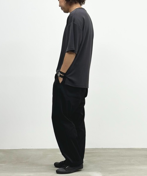 URBAN COLLECTION（アーバンコレクション）の「AIR smoosy エアスムージーサイドスリットクルーネックとろみTシャツ（Tシャツ/カットソー・メンズ・ホワイト/ライトグレー/ブラック/チャコール/グリーン/ネイビー・M/L/XL）」の11枚目の写真