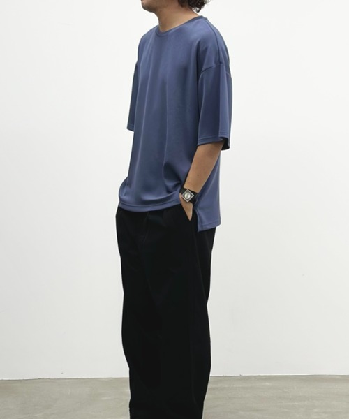 URBAN COLLECTION（アーバンコレクション）の「AIR smoosy エアスムージーサイドスリットクルーネックとろみTシャツ（Tシャツ/カットソー・メンズ・ホワイト/ライトグレー/ブラック/チャコール/グリーン/ネイビー・M/L/XL）」の15枚目の写真