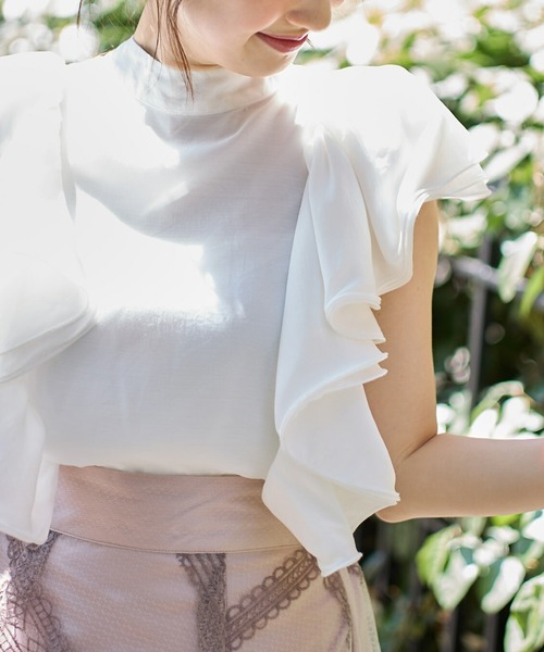 tocco closet(トッコ クローゼット)の「前後2WAYボウタイリボンラッフルフリルブラウス(シャツ/ブラウス・レディース・オフホワイト/ベージュ・M)」の13枚目の写真
