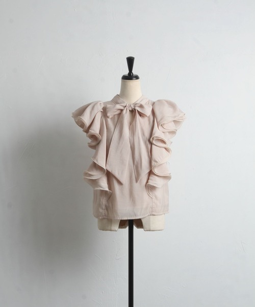 tocco closet(トッコ クローゼット)の「前後2WAYボウタイリボンラッフルフリルブラウス(シャツ/ブラウス・レディース・オフホワイト/ベージュ・M)」の7枚目の写真