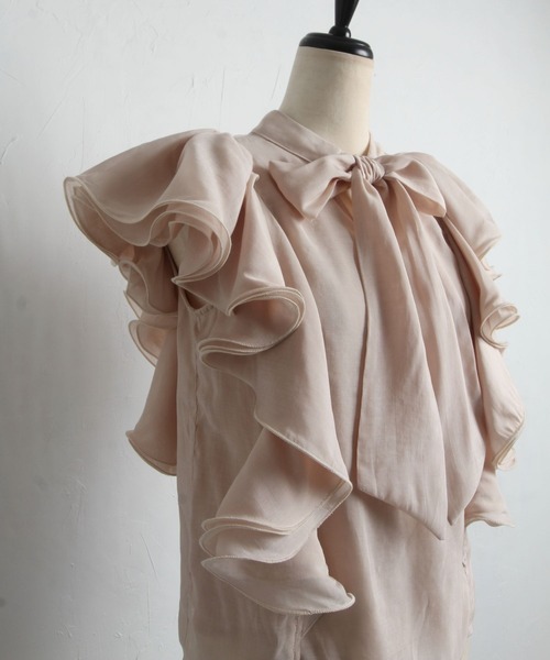 tocco closet(トッコ クローゼット)の「前後2WAYボウタイリボンラッフルフリルブラウス(シャツ/ブラウス・レディース・オフホワイト/ベージュ・M)」の20枚目の写真