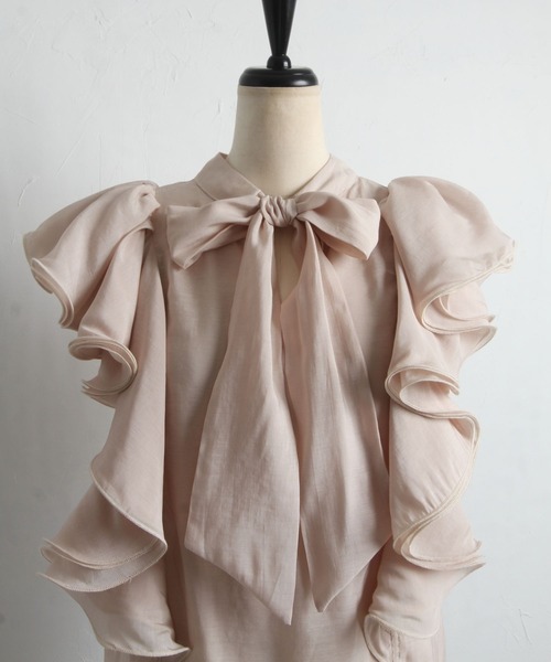 tocco closet(トッコ クローゼット)の「前後2WAYボウタイリボンラッフルフリルブラウス(シャツ/ブラウス・レディース・オフホワイト/ベージュ・M)」の17枚目の写真