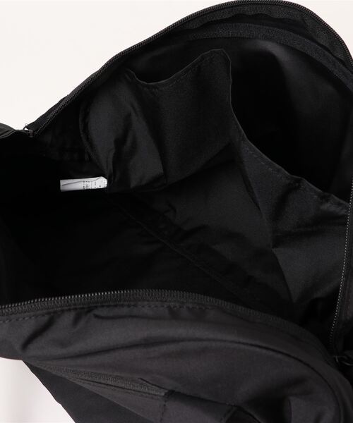 NIKE（ナイキ）の「《NIKEアパレル》ウィメンズ ジム クラブ バッグ SP23（ドラムバッグ・レディース・ブラック×ホワイト・フリー）」の3枚目の写真