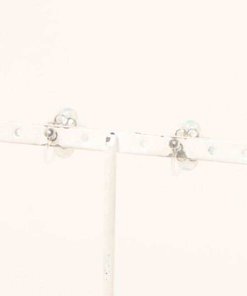 tone(トーン)の「【rusieberry】bubbles flower 4枚花びら mini(MA)(イヤリング・レディース・ブルー系その他・FREE)」の6枚目の写真