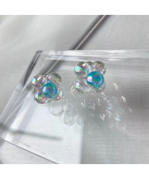 tone(トーン)の「【rusieberry】bubbles flower 4枚花びら mini(MA)(イヤリング・レディース・ブルー系その他・FREE)」の3枚目の写真
