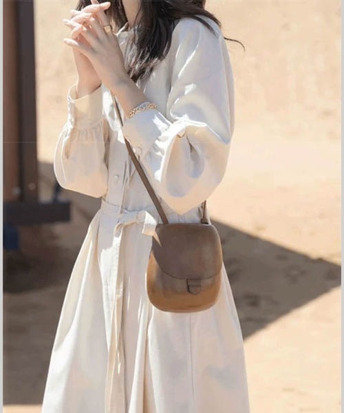 gossip!ロサンゼルス(ゴシップロサンゼルス)の「パフスリーブシンプル きれいめ 春 秋 ミディ丈シャツワンピース(ワンピース・レディース・オフホワイト/ブラック・FREE)」の1枚目の写真