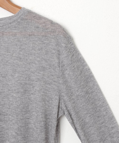 andme（アンドミー）の「テレコシアークルーネック長袖トップス（Tシャツ/カットソー・レディース・ブルー系/ボルドー/ブラック/アイボリー/グレー/イエロー/グレイッシュベージュ/ピンク・FREE）」の22枚目の写真