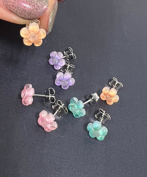 VICKY(ビッキー)の「【KOREAN ITEM】フラワービーズピアス(ピアス(両耳用)・レディース・ピンク/グリーン/オレンジ/パープル・FREE)」の7枚目の写真